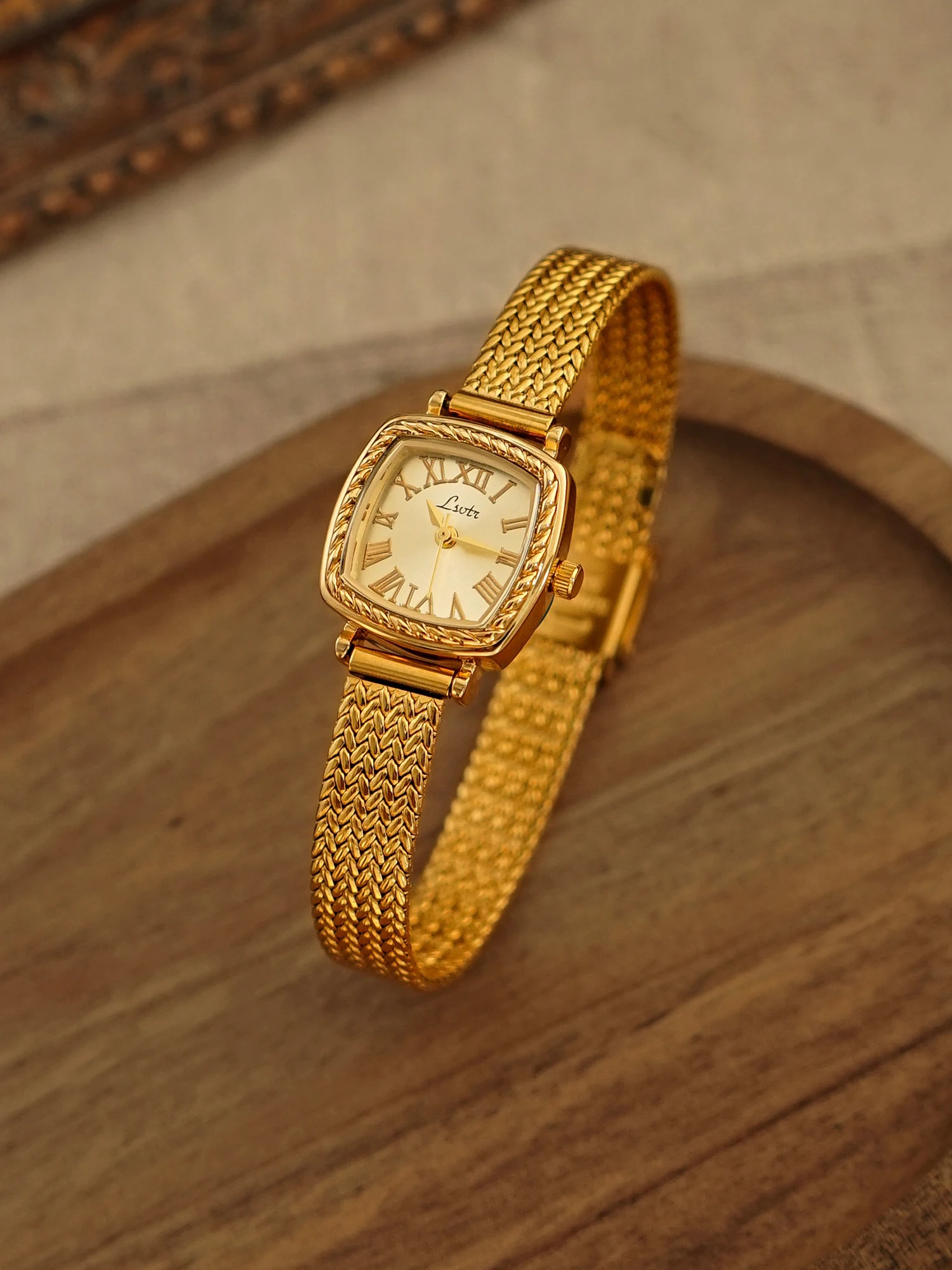 1 Piece French Retro Gold Small Dial Quartz Copper Strap Women's Watch Elegant and Stylish Exquisite Small Suitable for Daily view 5