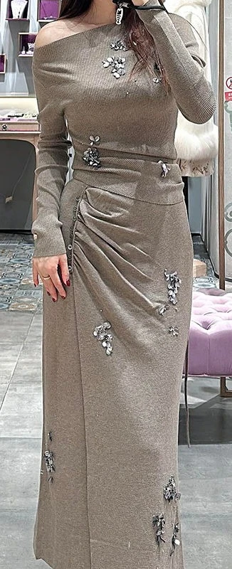 

Gentle and Sophisticated Anti-aging Knitted Sweater Half Skirt Set for Women