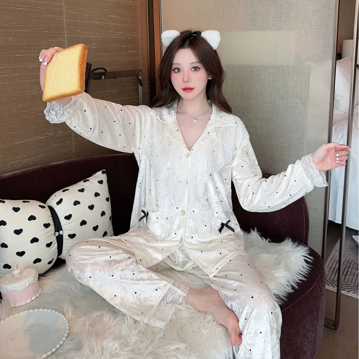 Polka Dot Print Island Velvet Female 2PCS Pajamas Set Warm Sleepwear Long Sleeve Shirt Trouser Suits Retro French Homewear