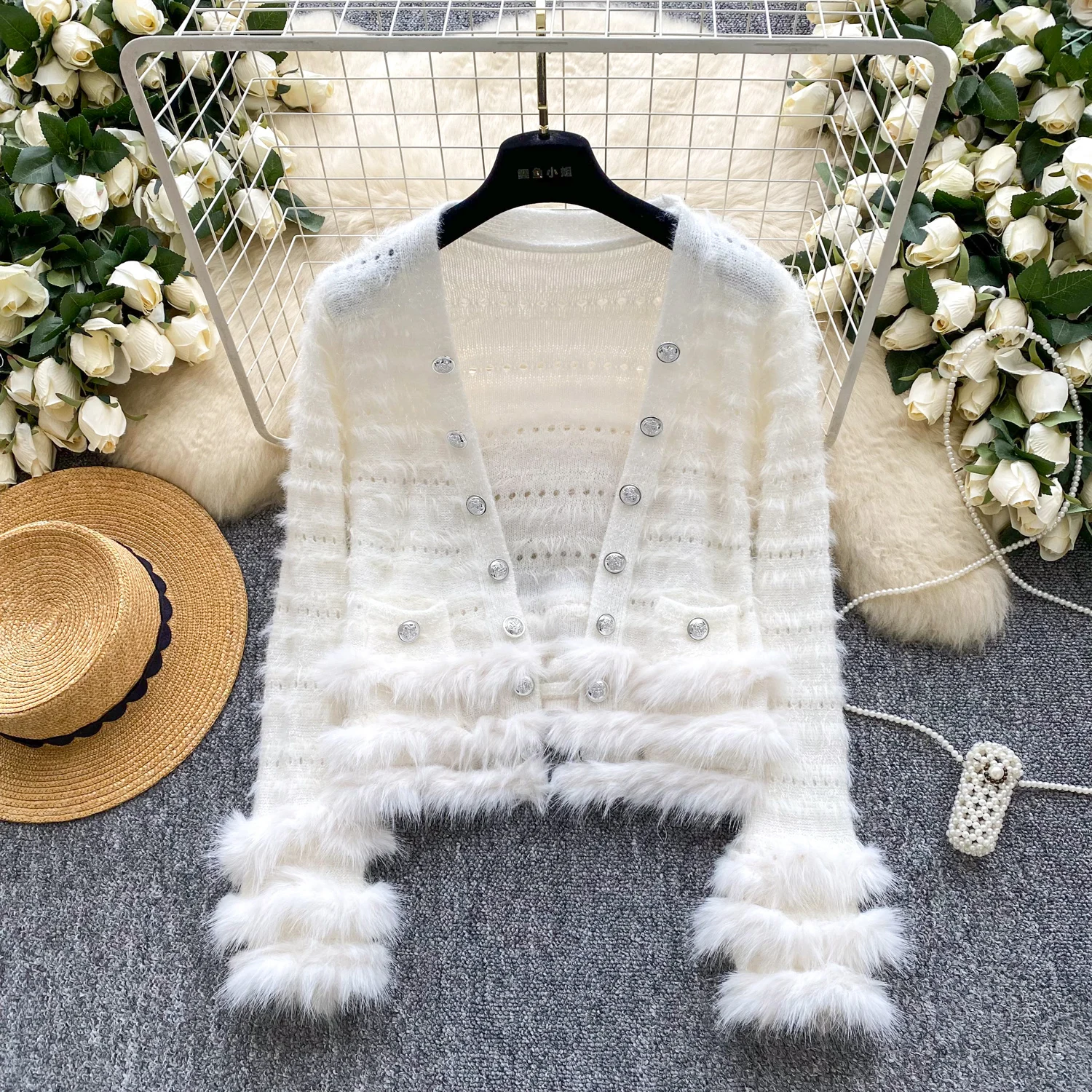 

Women Metal Buttons Fur Spliced Tops Shirts Winter Autumn Sweet Trendy Design Coats Holes Cute Warm Basics Open Stitch Jackets