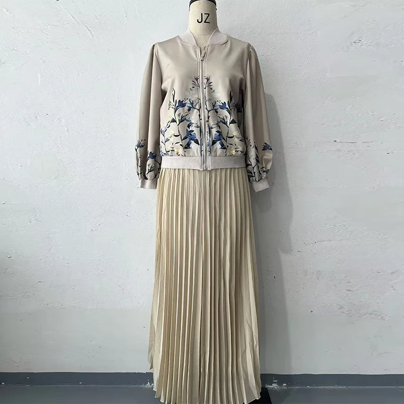 แฟชั่นฤดูใบไม้ผลิ 2025 ชุดเซ็ท 2 ชิ้น สไตล์อเมริกัน-ยุโรป สำหรับผู้หญิง ลายพิมพ์ลำลอง ทันสมัย หลวม สวยสง่า เสื้อคลุมซิป กระโปรงยาวระดับข้อเท้า