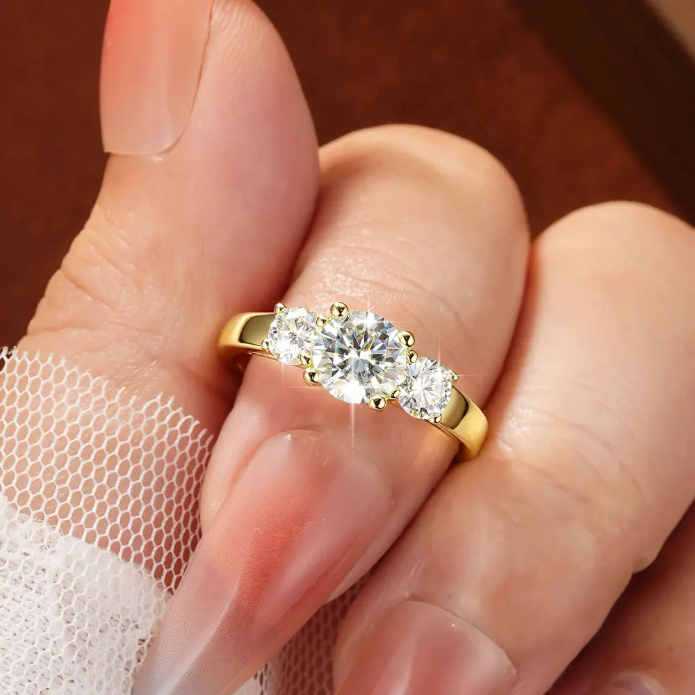 Celestinova Anillo de Compromiso y Boda Tres Piedras Moissanita Redonda Certificada Pasado Presente Futuro Bañado en Oro 14K Joyería Fina Regalo Mujer Alianza Novia Fiesta Elegante Aniversario Moda
