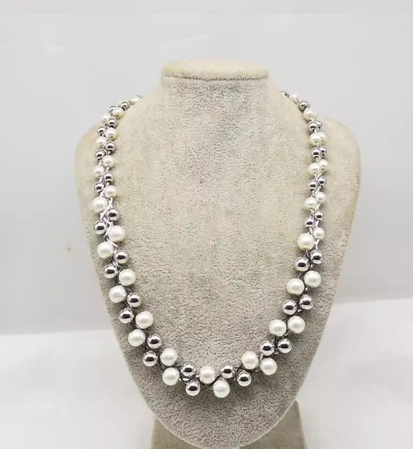 

Короткое, модное, женское жемчужное колье нового стиля ручной работы.