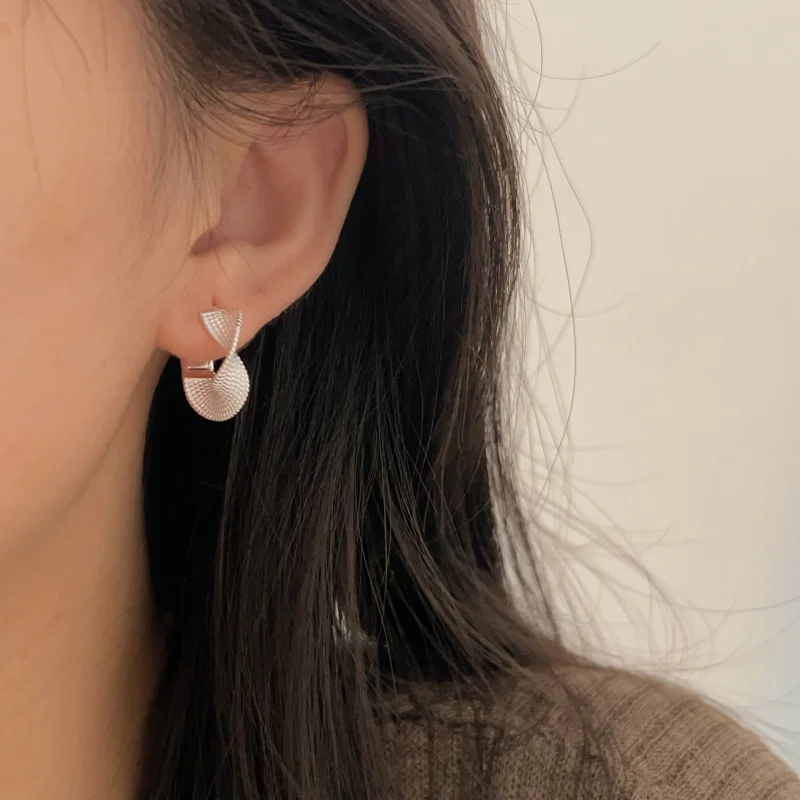 Women's Korean-Style Twisted Texture Earrings, Holding Heng South KoreaS925Sterling SilverinsDesign Sense Simple Wild Earrings A