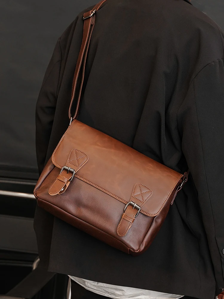 

Retro Flip Cover Leather Messenger Crossbody Bag New Versatile Small Bag for Youth Casual Street Style iPad Slant Bag