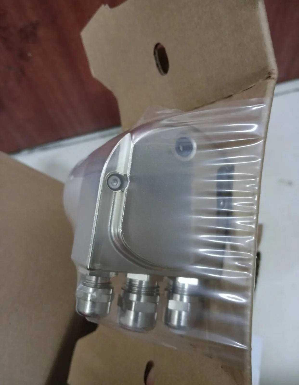 エンコーダ GXMMW.A203P32。 産業オートメーションシステムに適しており、10-30V DC電圧をサポートします。