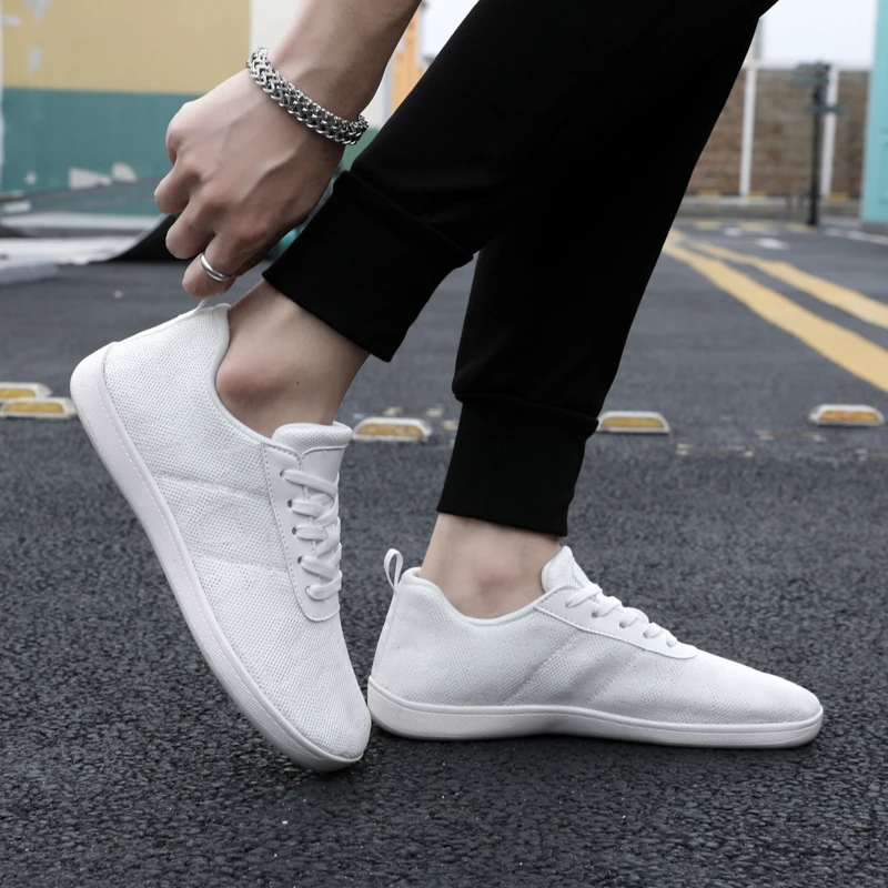 

New 2025 Hot Men's Wide Top Barefoot Shoes White Lightweight Soft Minimalist Casual Men's Sneakers