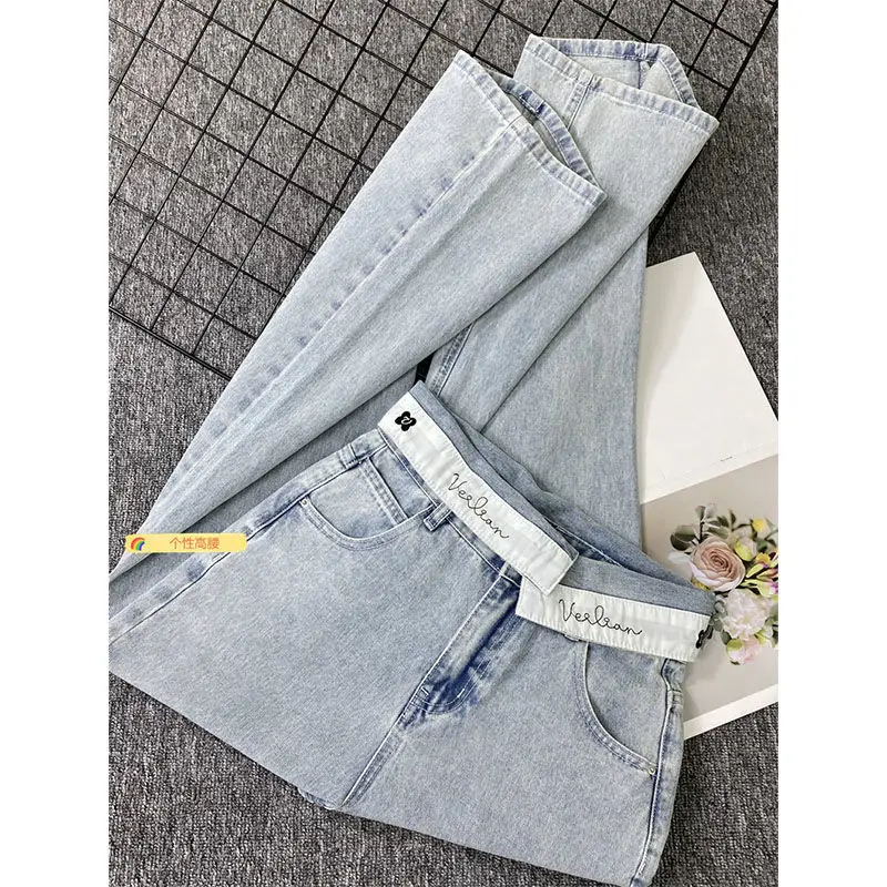 

Джинсы прямого кроя с манжетами на талии и буквенным принтом для женщин, лето 2024. Свободные широкие брюки с высокой талией, визуально стройнящие фигуру.