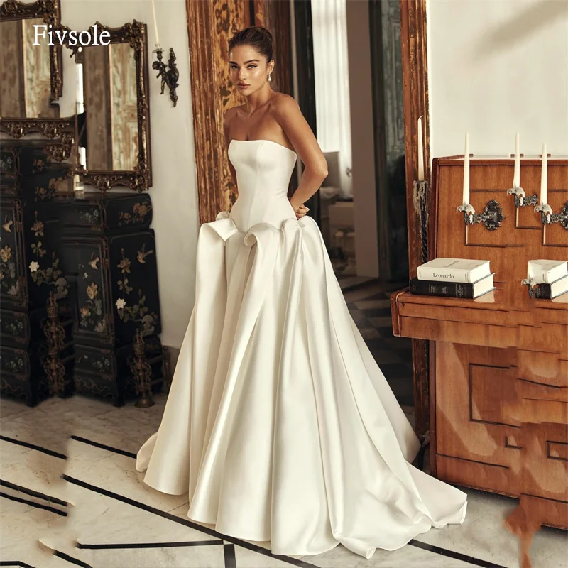 

Fivsole Trendy Strapless A Line Wedding Dress Sleeveless Bride Gowns Floor Length Wedding Dress vestidos de novia Customized