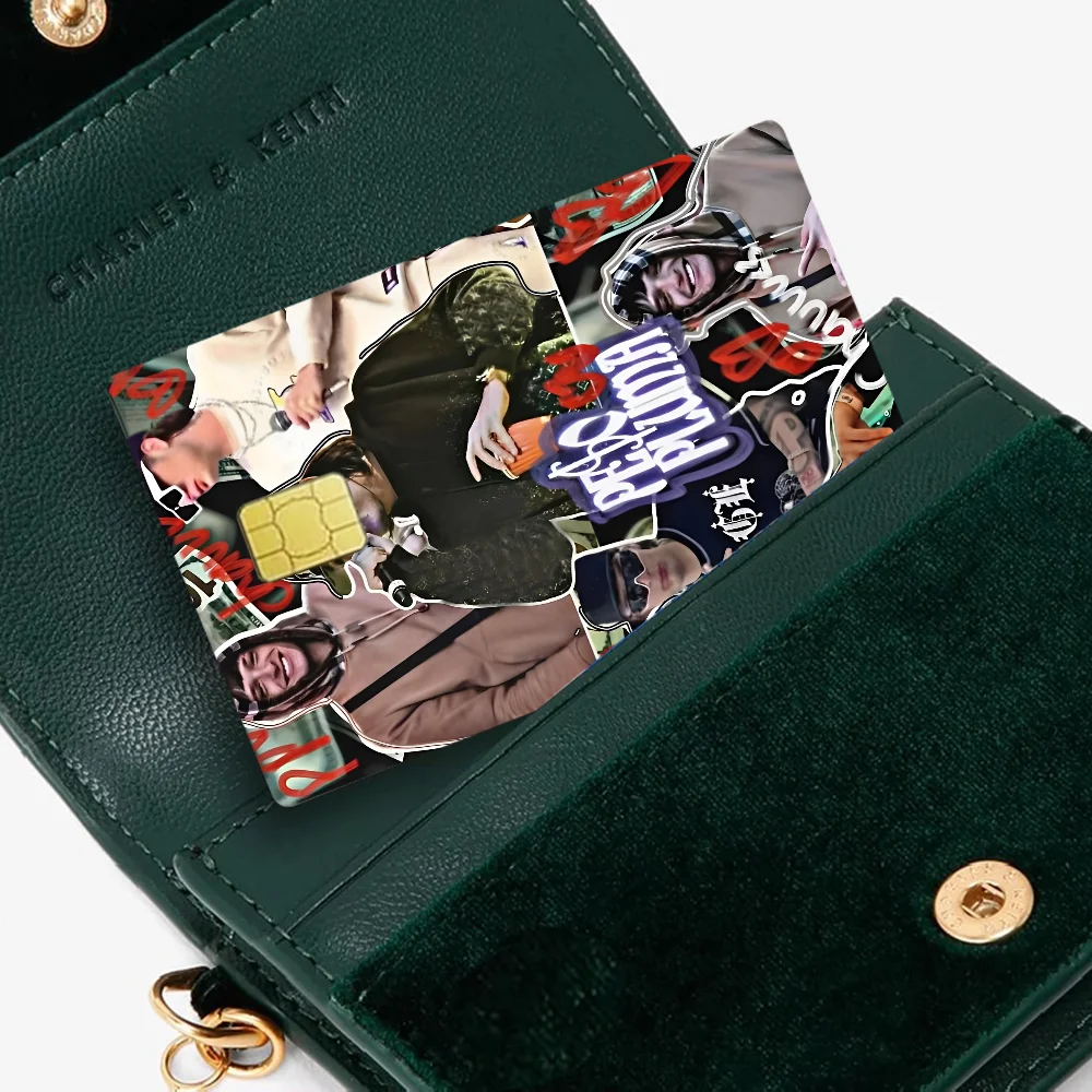 المغني P-Peso P-Pluma 2024 أنيمي الكرتون الجلد ملصقات فيلم الشريط الحال بالنسبة لبطاقة الخصم الائتمانية الكبيرة الجانب الأمامي