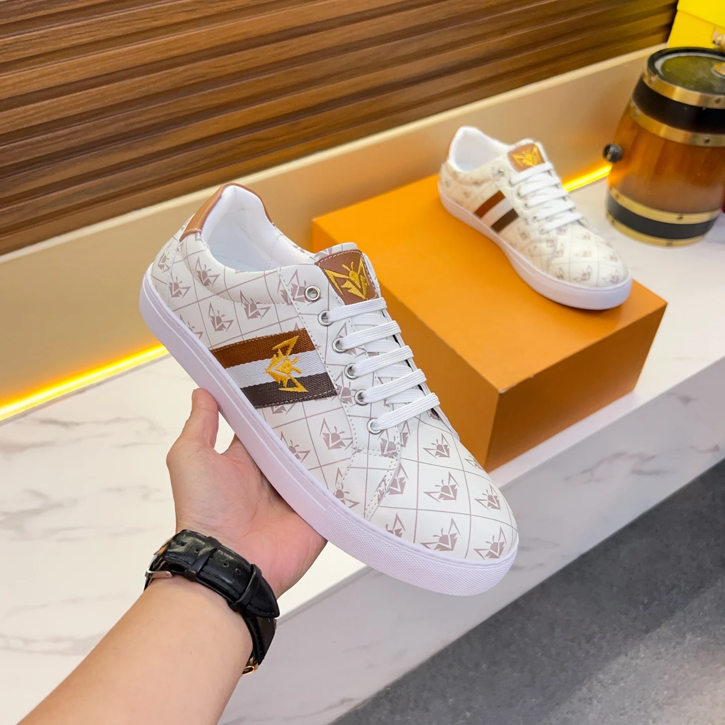 

Handmade Men's Genuine Leather Casual Shoes High-Quality Fashionable Cowhide Lace-Up Sports Running Shoes