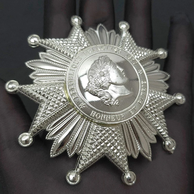 WW1 Medal Silvery French Star Commander Knight Honor Film and Television Props Collection Crafts for Decoration
