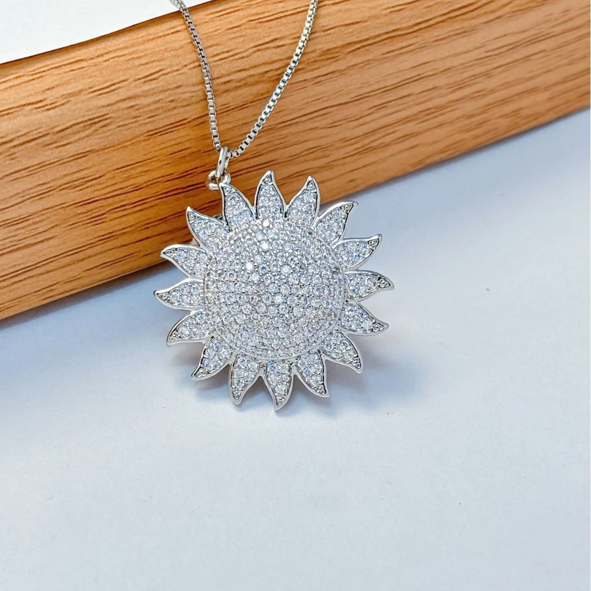 Hot 2Pcs/28*31mm New Trendy Sun Shape Charm Pendant Necklace For Women Girl Birthday Party Copper Neck Jewelry Accessories Gifts