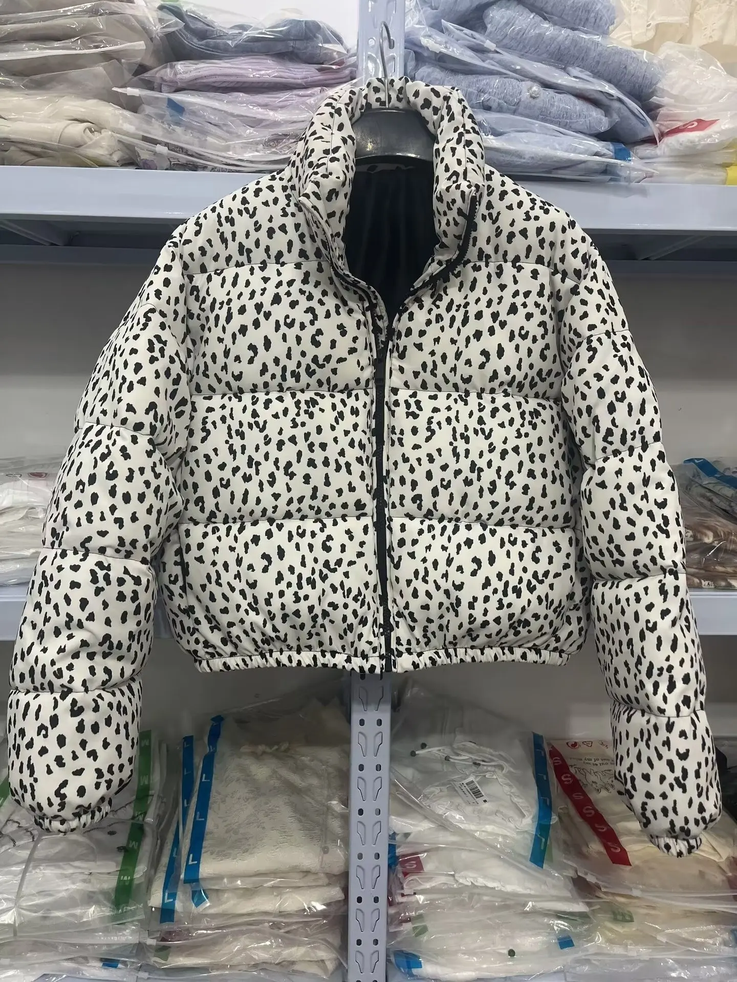 Stand Collar Leopard Streetwear Winter Coat Women 2024 New Warm Windbreak Fashion Short Jacket Versatile Chic Women Outwears