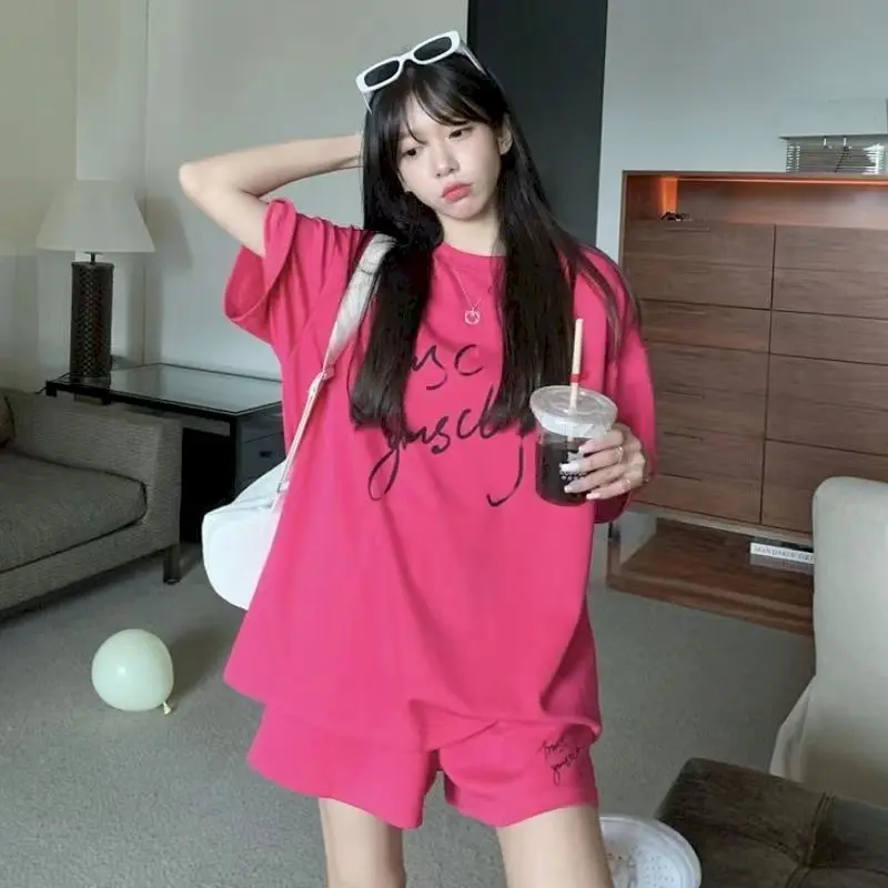 

Loose Lazy Casual Sports Set for Women Summer Trend Short Sleeved T-shirt Five Inch Shorts Dragon Fruit Color Two-piece Set