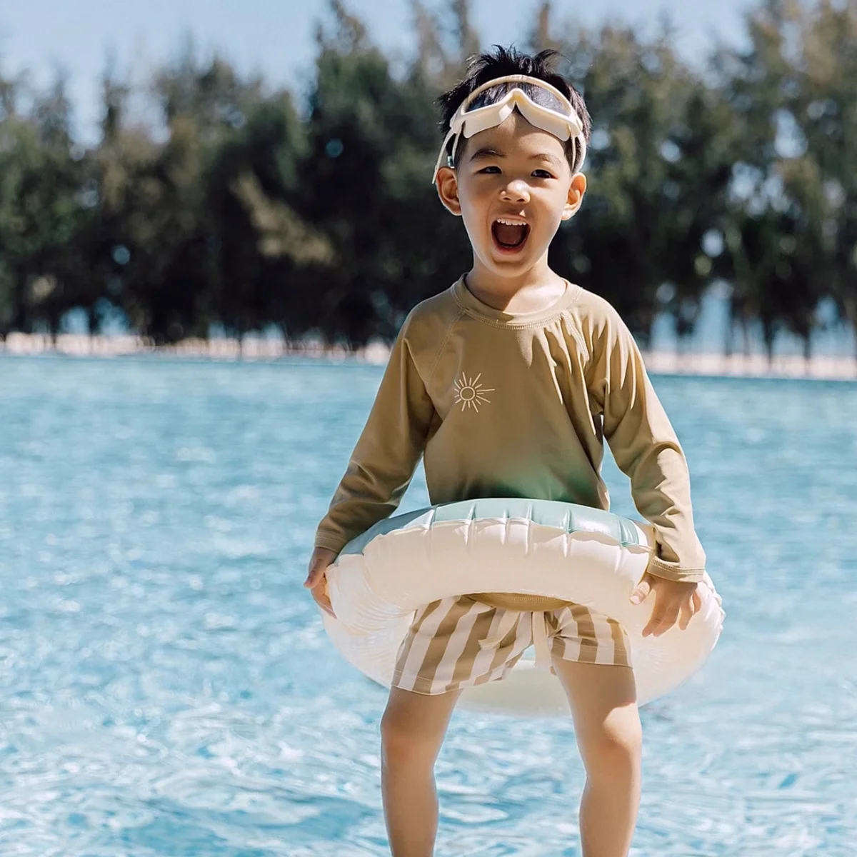 Boy\'s Swimsuit with Hat 2
