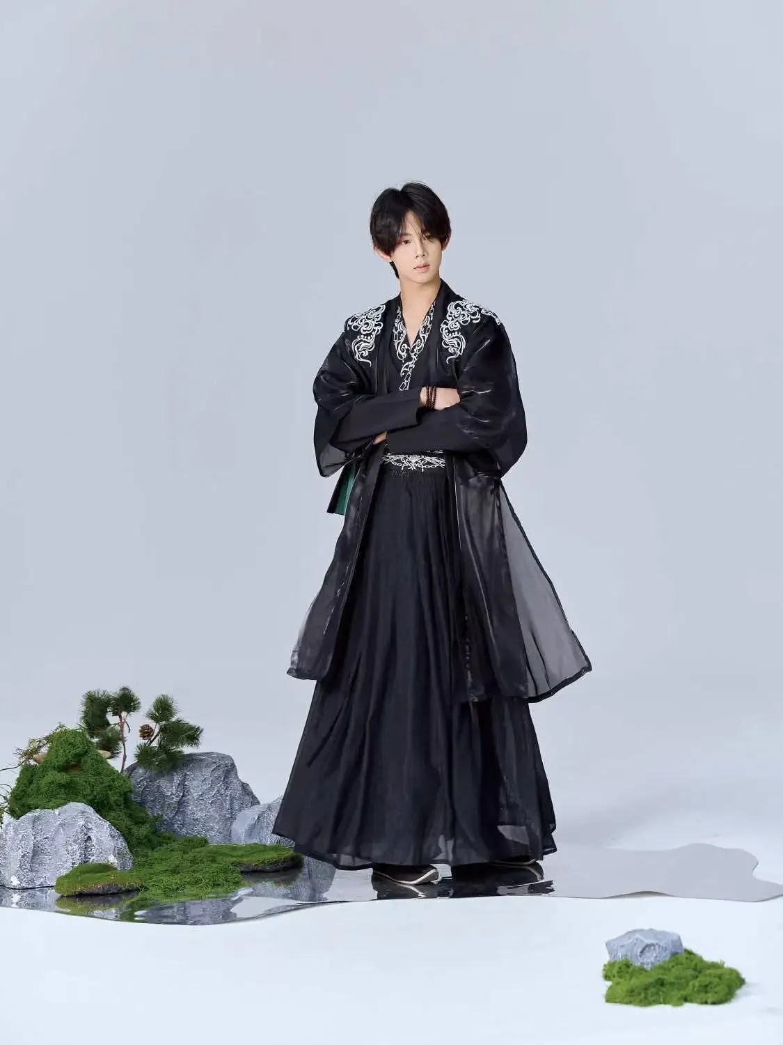 تنورة Hanfu التقليدية من سلالة سونغ Changgan Temple Beizi ملابس تنكرية رائعة للأولاد مطرزة أصلية للرجال باللون الأسود