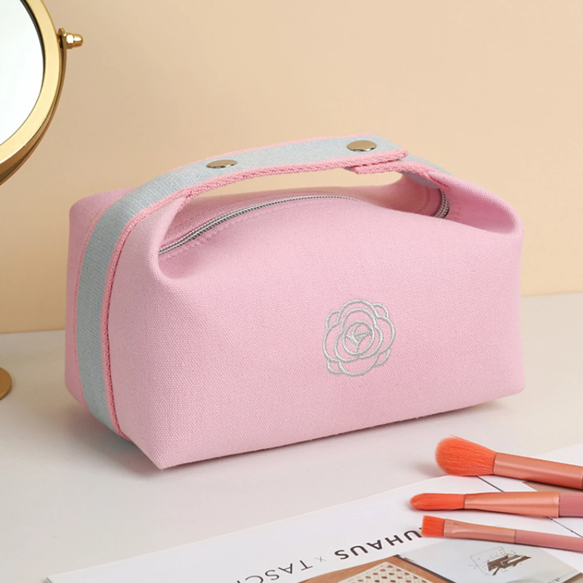 Travel Fashion Portable Storage Bag Embroidered Handheld Makeup Bag New High end Cosmetics Lipstick Key Storage Bag