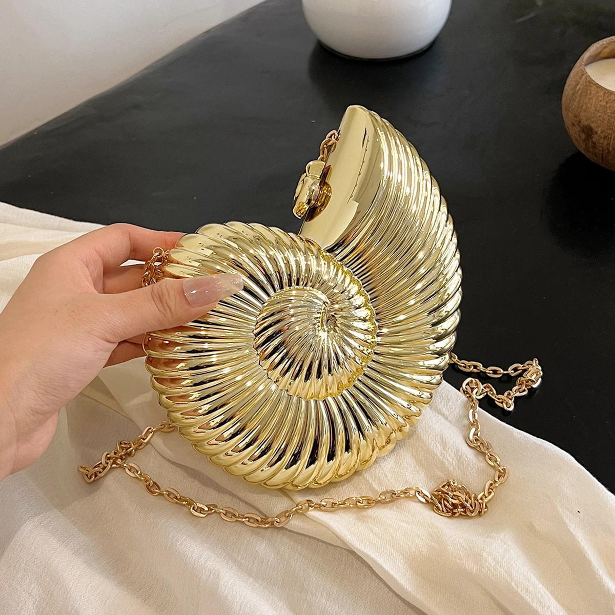 Conch niche design creative acrylic chain bag women's bag personality leisure trend shoulder bag snail shape messenger bag - Image 2