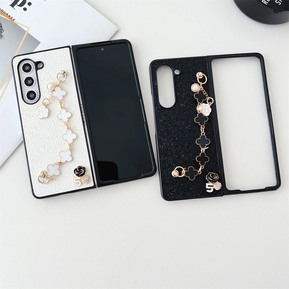 Fashion Four leaf Clover Bracelet Chain Phone Case For Samsung Galaxy Z Fold 5 4 3 Fold5 Fold4 Fold3 Protector Cover Cute Fundas