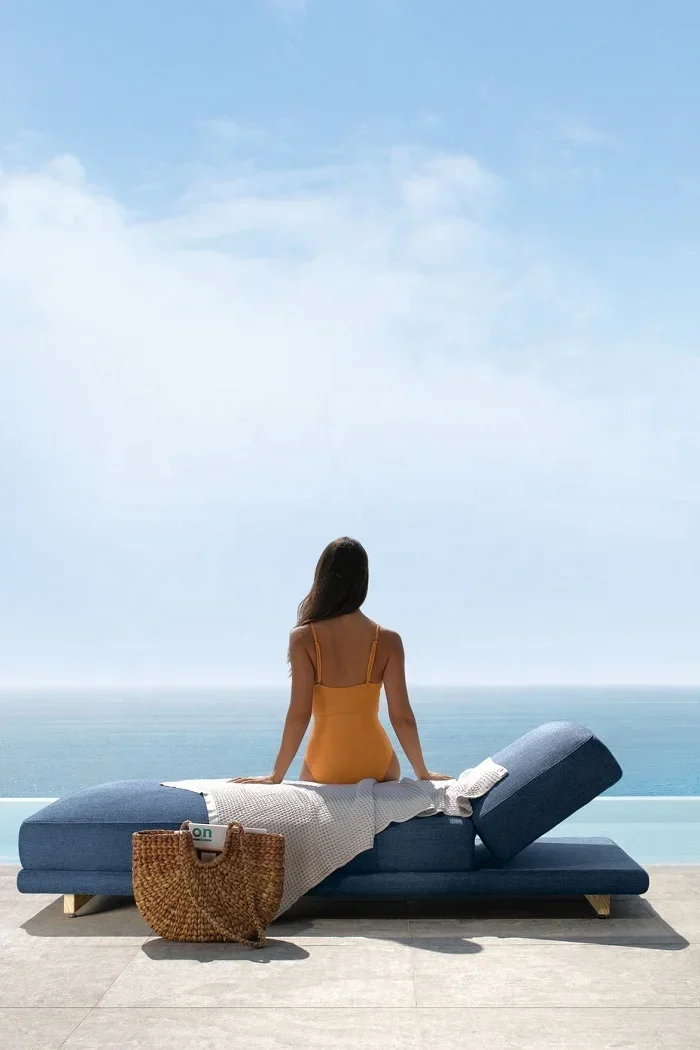 A  Apartment Hotel Outdoor Wood Furniture Set Durable Sun Bed Garden Set Chaise Lounge Sun Bed