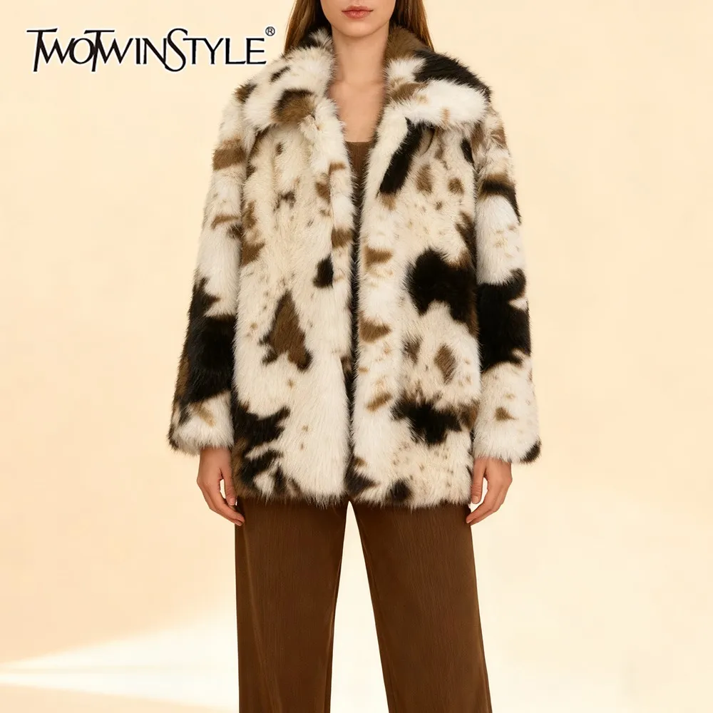 

TWOTWINSTYLE Cow Printing Casual Street Warm Coat for Women Lapel Long Sleeve Loose Patchwork Fur Jacket Female Fashion Clothing