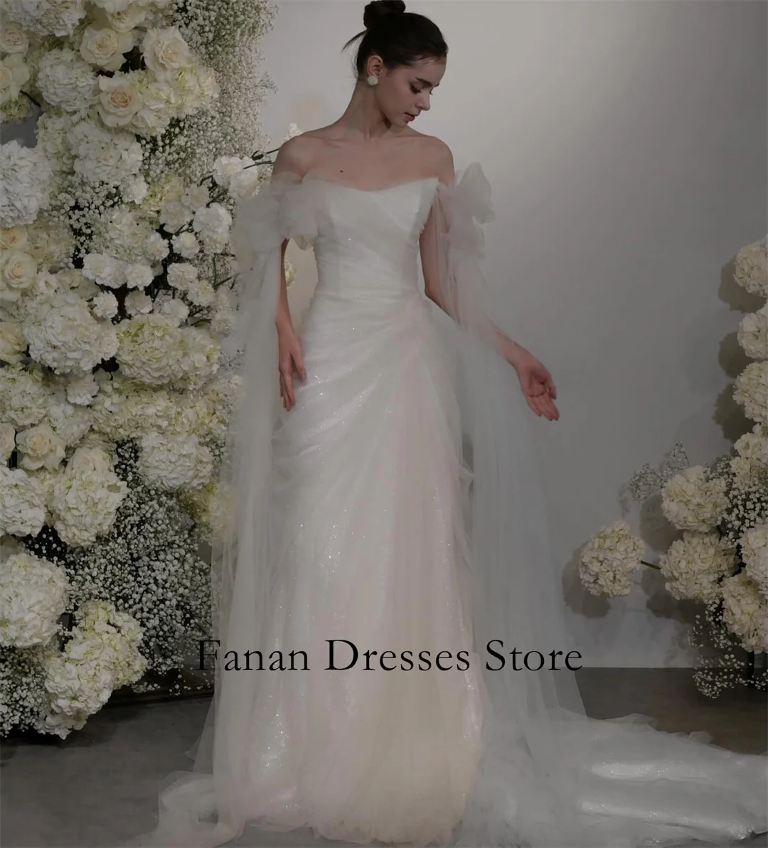 ชุดแต่งงานทรงเมอร์เมดแบบเปิดไหล่ ผ้าทูลล์วิบวับ แขนกุด คอร์เซ็ท สีไอวอรี่ แบรนด์ FANAN รุ่น Off Shoulder Ruched Elegant  (Wedding Dress)