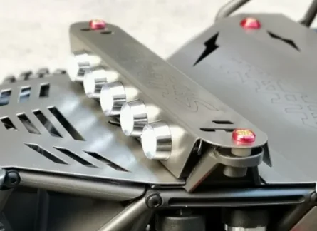 

Бронированный бронежилет с фарой заменяет оригинальный автомобильный корпус с лампами 1/7traxxasudr 5.