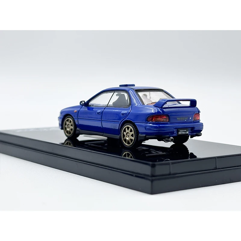 Hj em estoque 1:64 impreza gc8 esportes azul com motor diecast diorama modelo de carro coleção hobby japão