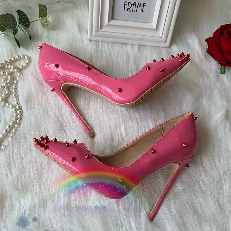 

Женские туфли на высоком каблуке в европейском и американском стиле, розовые, из лакированной кожи, с заклепками, заостренным носком, низким вырезом, модные, сексуальные, для подиума