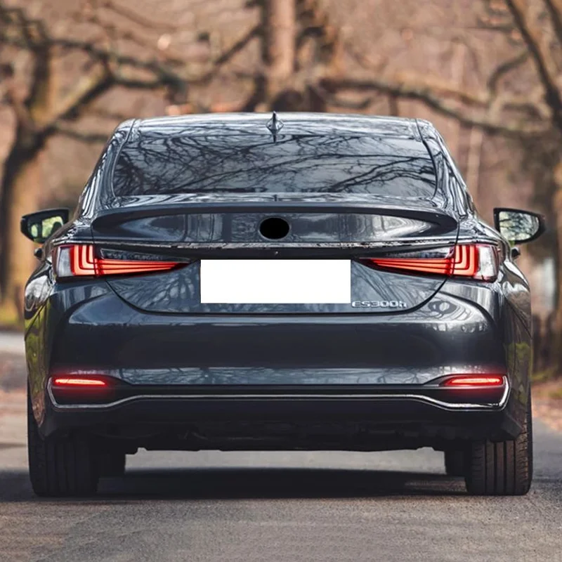 

Suitable for 2018-2025 Lexus ES200260300350500 rear bumper light brake warning light rear fog light turn signal