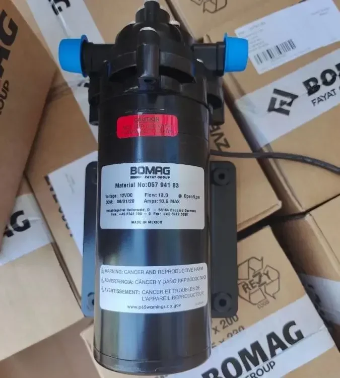 05794312 05794037 Pompa acqua a rulli stradali Bomag