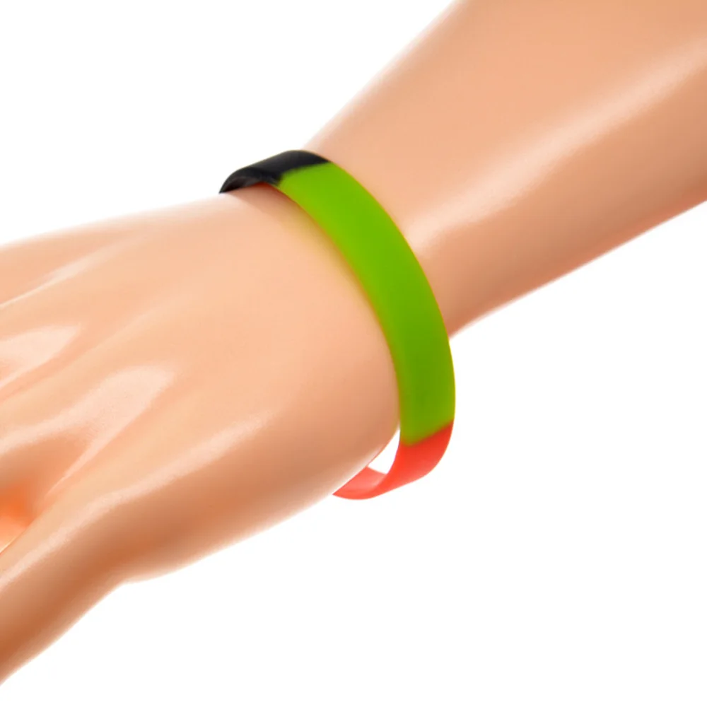 1 PC Segmentiertes Farbiges Silikon-Armband Grün Schwarz Rot Schlichtes Charmantes Gummi-Armband Unisex – Detail 2