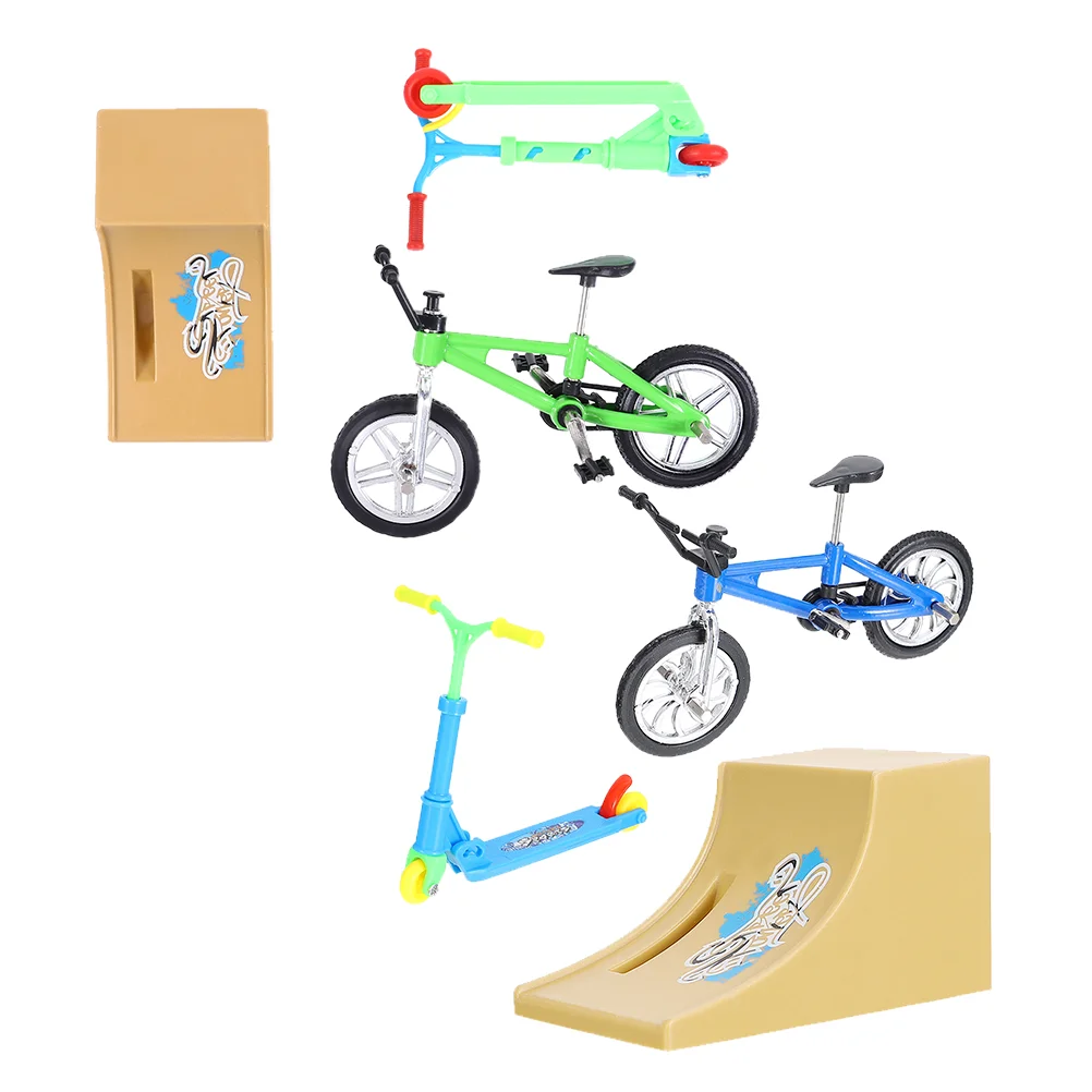 2 set di mini kit da gioco competitivo per bici da dito, skateboard, scooter, rampa, giocattolo, minimoto