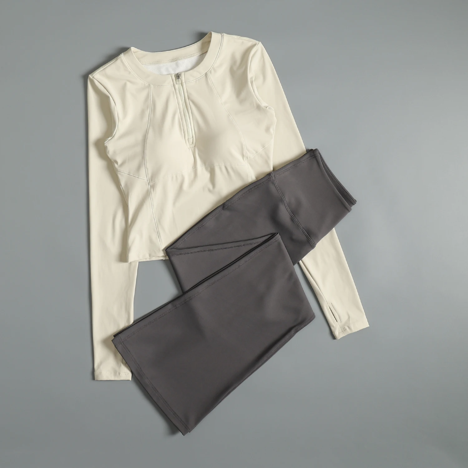 

Высококачественный спортивный костюм для женщин на осень, костюм для йоги с полумолнией и нагрудником, с длинными рукавами, новинка 2023 года, костюм для фитнеса для бега