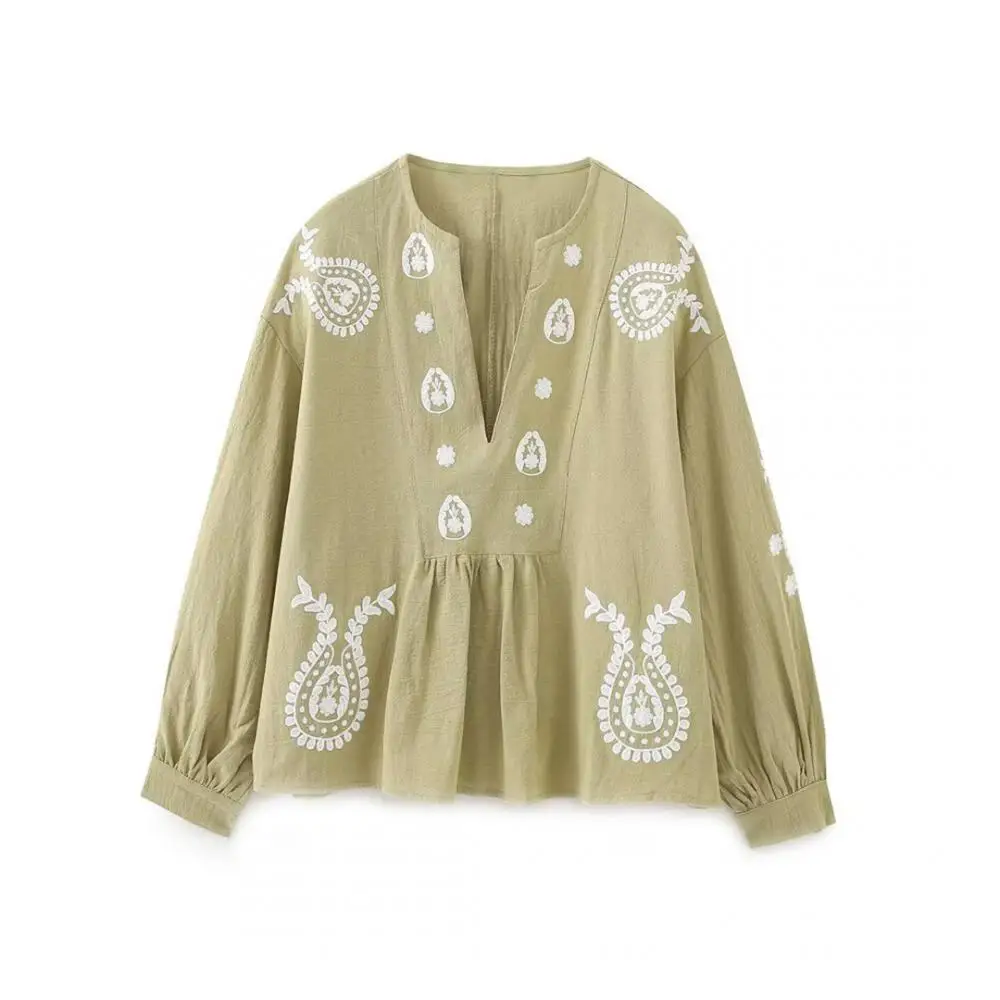 

Женская летняя блузка с длинным рукавом и вышивкой