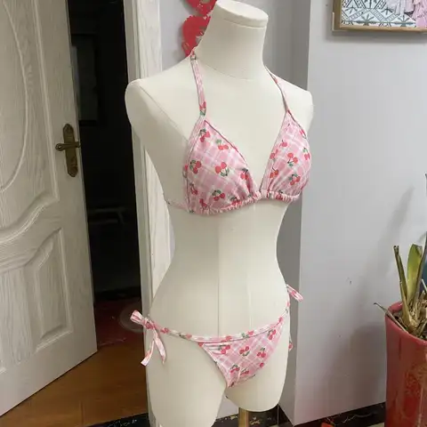 2 st tecknad bikini Hello Kitty baddräkt sexig damer split print ren varm vårflicka söt små bröst baddräkt kvinnor baddräkt 12 best sales Hello Kitty badkläder - №11