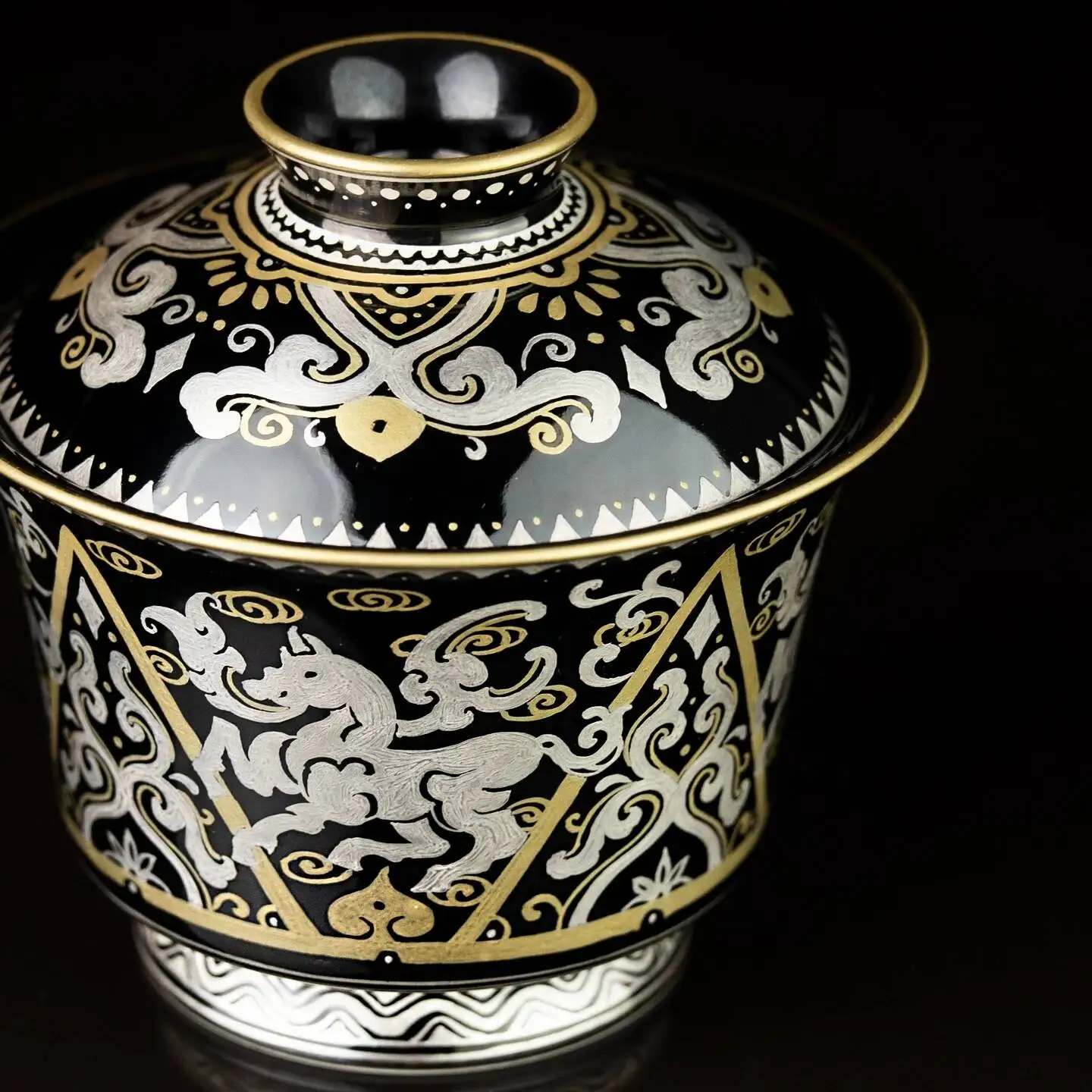 High-End Holy Mountain Black Glaze Hand-Painted Gold And Silver 