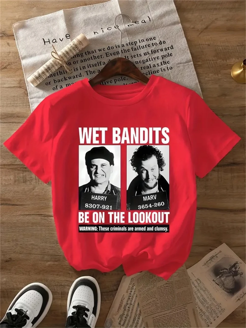 Nouveau T-shirt imprimé pour femme, manches courtes, payant l'hommage au film classique Home Alone. Haut unisexe en pur coton.