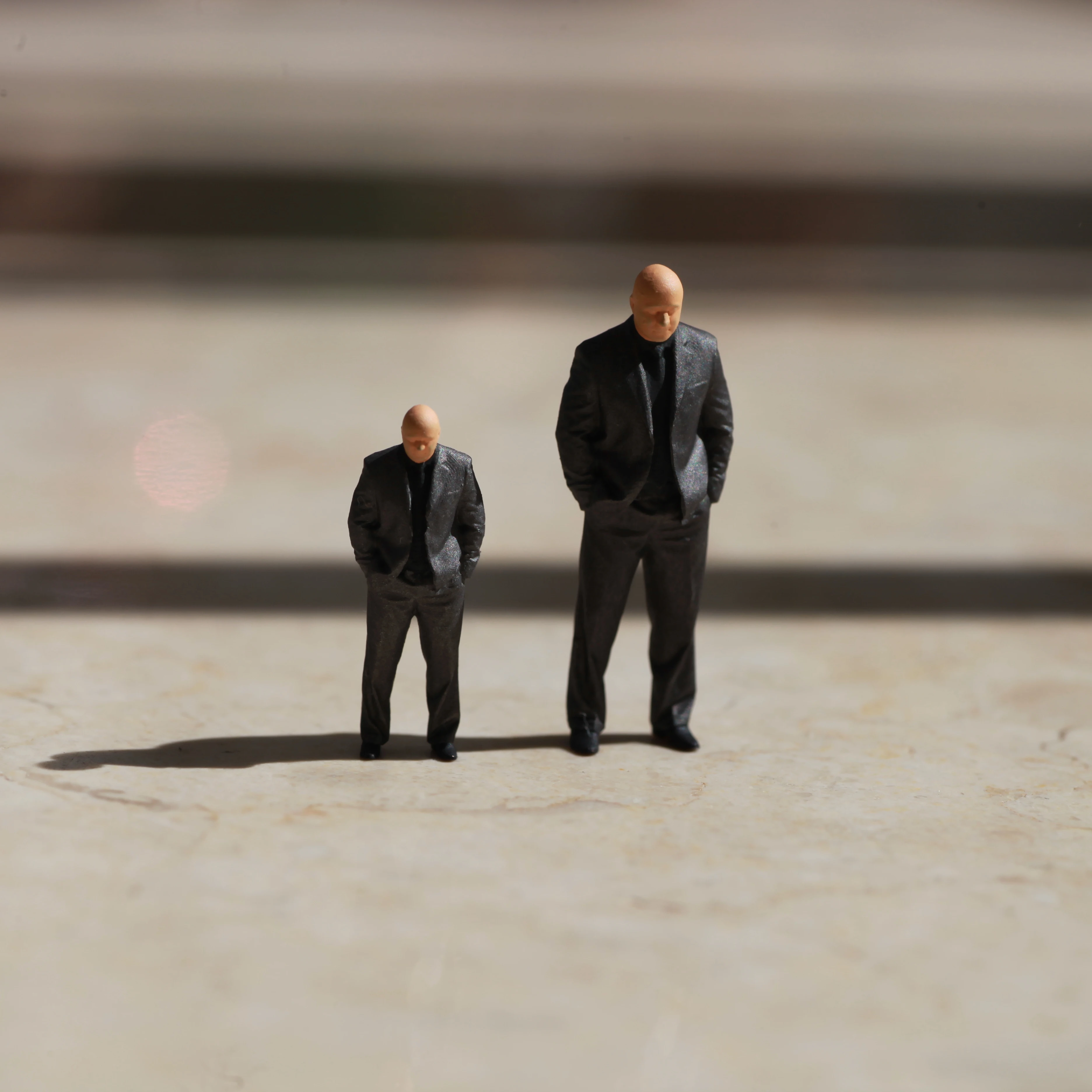 

King Toys 1:64 1:87 1:43 Figurines Scale Model Resin Suit Bald Head Boy Dioramas Diecast Miniature Collection 084