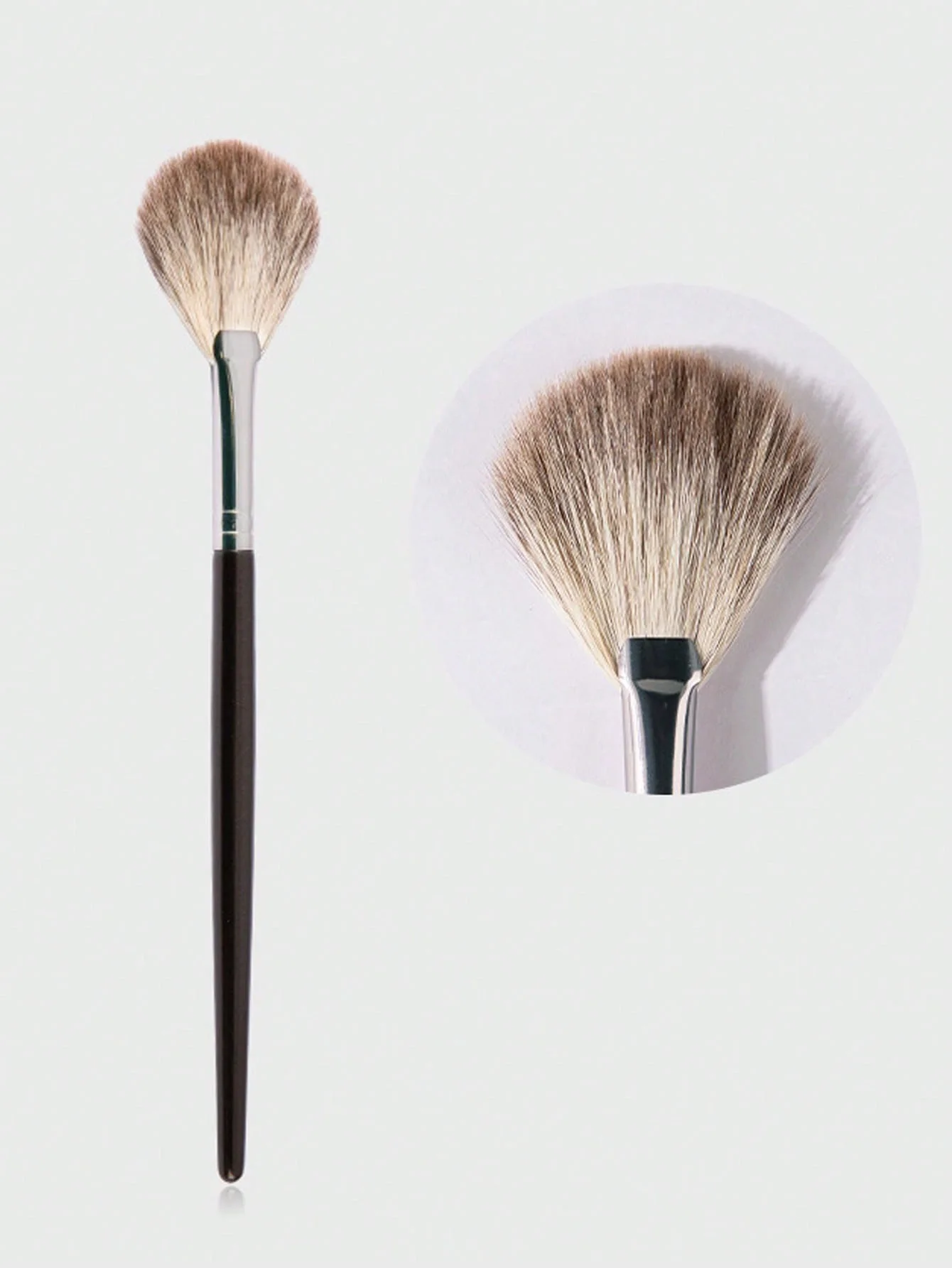 1Pcs Fan-Shaped Highlight Brush, Blush Brush to Brighten Skin Tone, Soft-Bristled Portable Powder Brush, Beginner Makeup Brush
