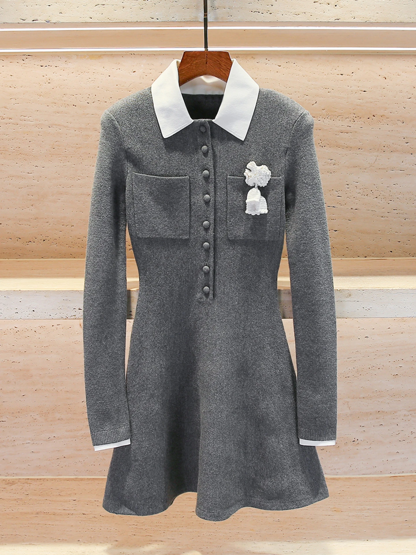 Dr tricoté taille haute avec décoration florale 3D, tissu confortable de poids moyen pour le printemps et l'automne