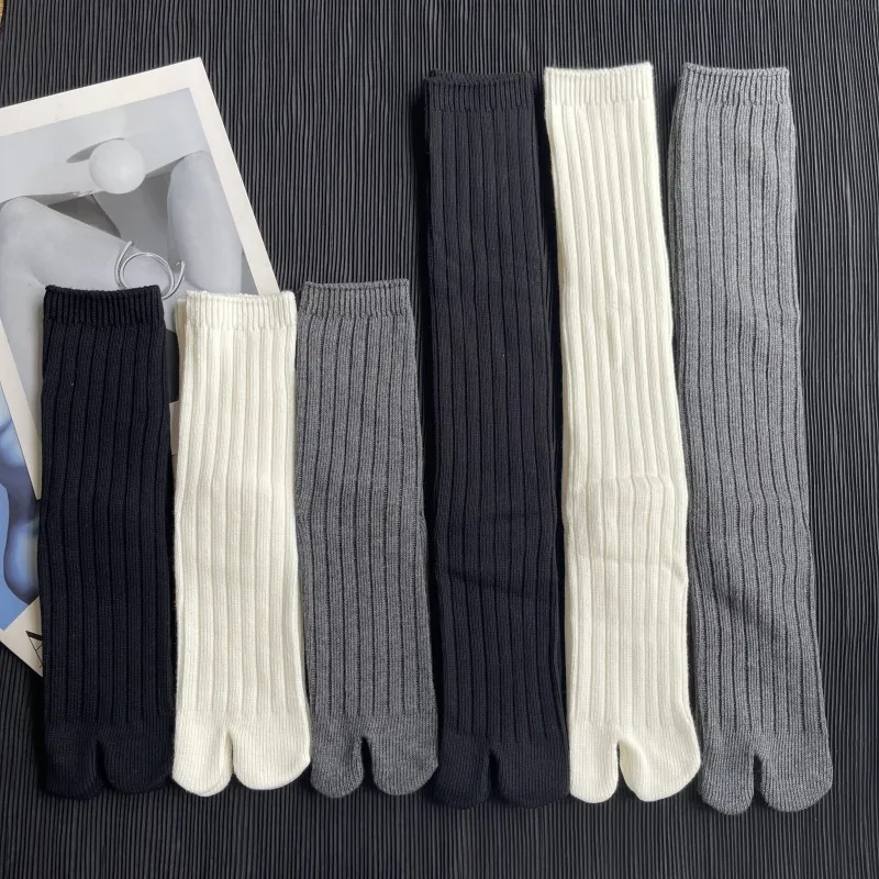 High Quality Cotton Women Two Toe Spring Autumn Winter Warm Socks Fashion Retro Striped Japanese Tabi Socks Thick Thread Needles