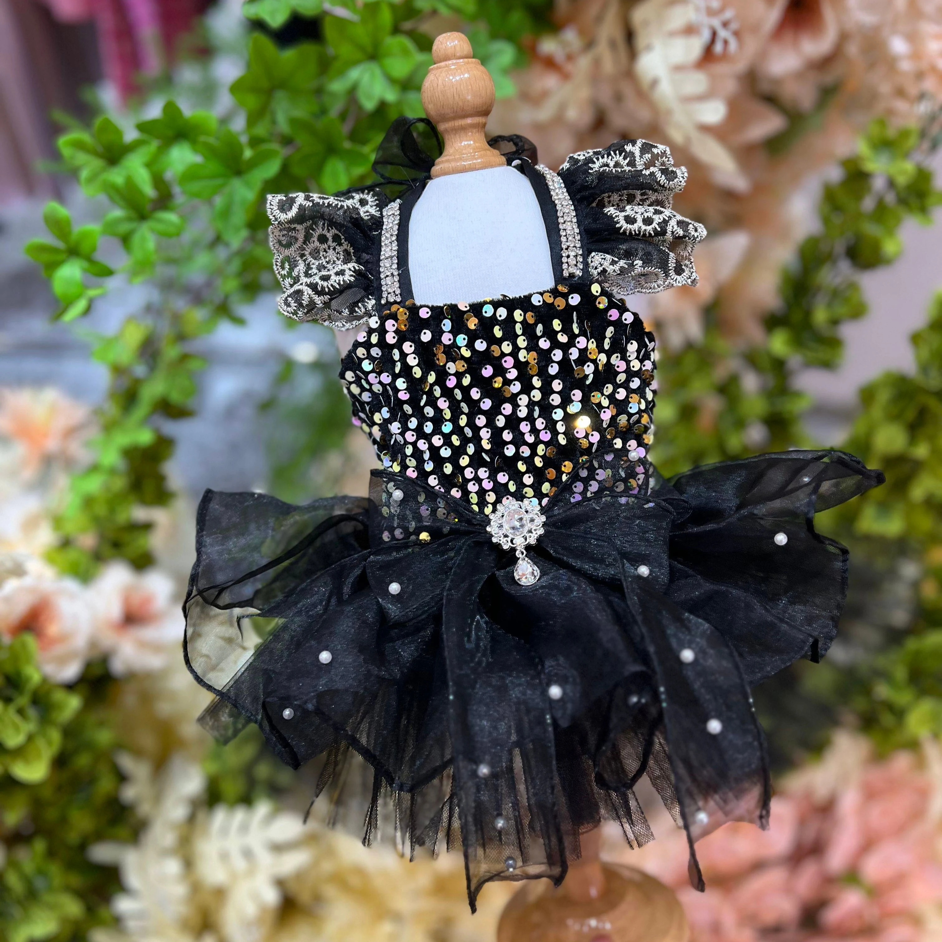 

Spring And Summer Black Puppy's Cat Clothing Fashion Luxury Sequin Crystal Bow Princess Dress For Small Medium Dog Pet Clothes