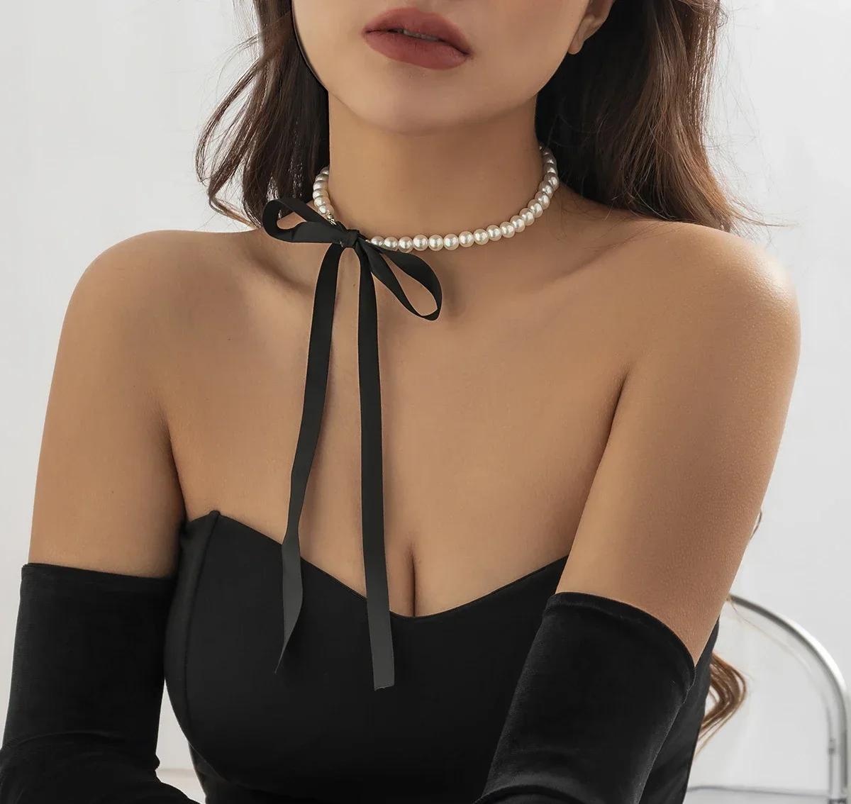 Retro French Velvet Pearl Bow Collar Chain Fashionable and Sexy