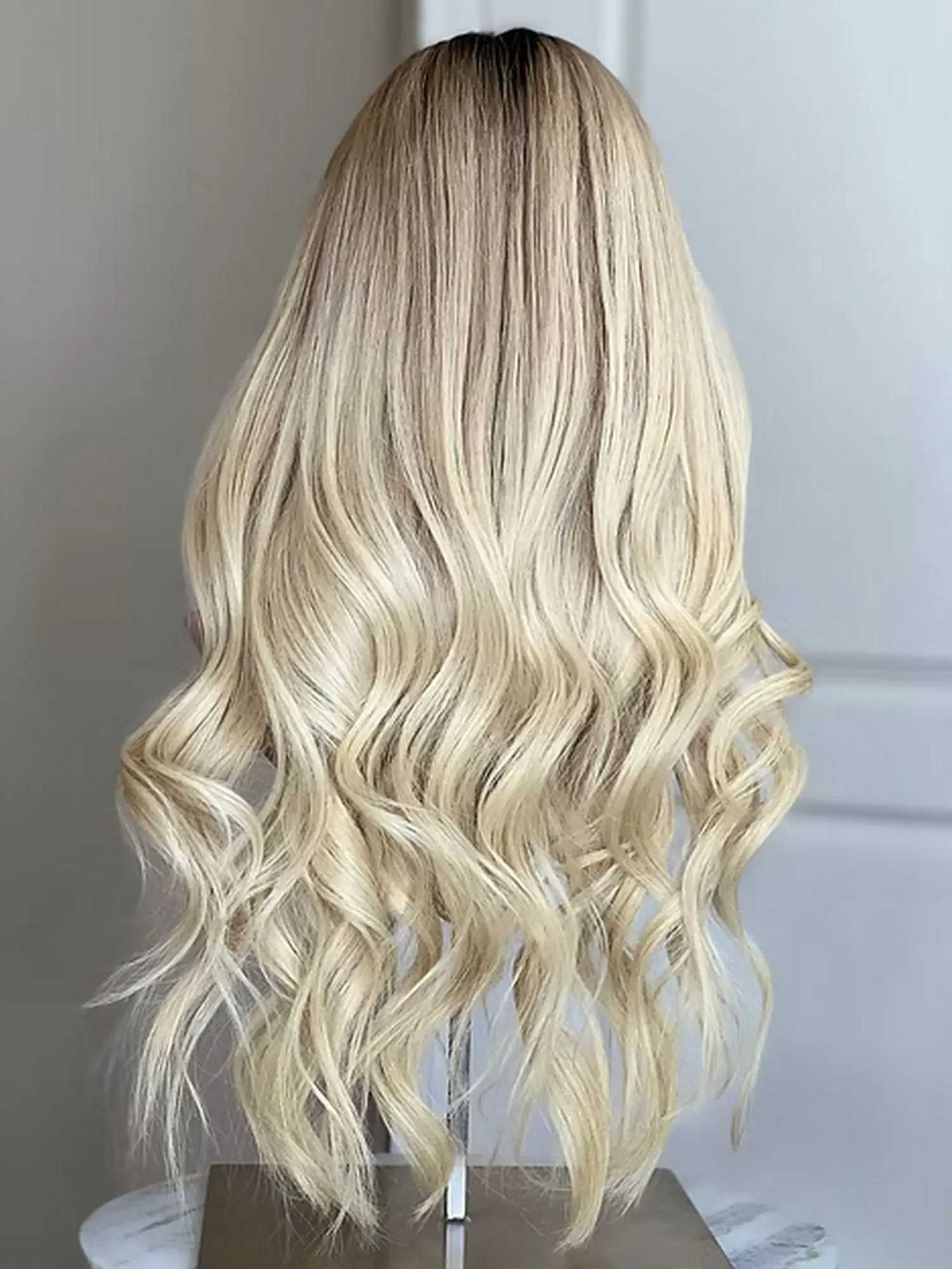 วิกผมสังเคราะห์แบบลูกไม้ด้านหน้า ยาว 28 นิ้ว สีบลอนด์ครีม ไล่เฉดสี  ลอนคลาย  สำหรับใช้ในชีวิตประจำวัน งานปาร์ตี้ คอสเพลย์  ลดราคา