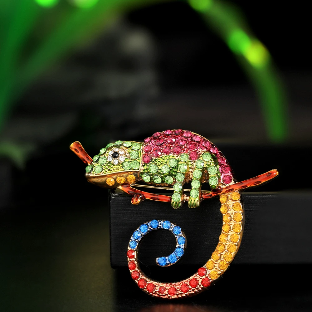 أنيقة فاخرة كاملة ملونة كريستال الحرباء التلبيب دبابيس الذهبي الحيوان السحلية حجر الراين دبابيس النساء الفتيات فستان الصدار