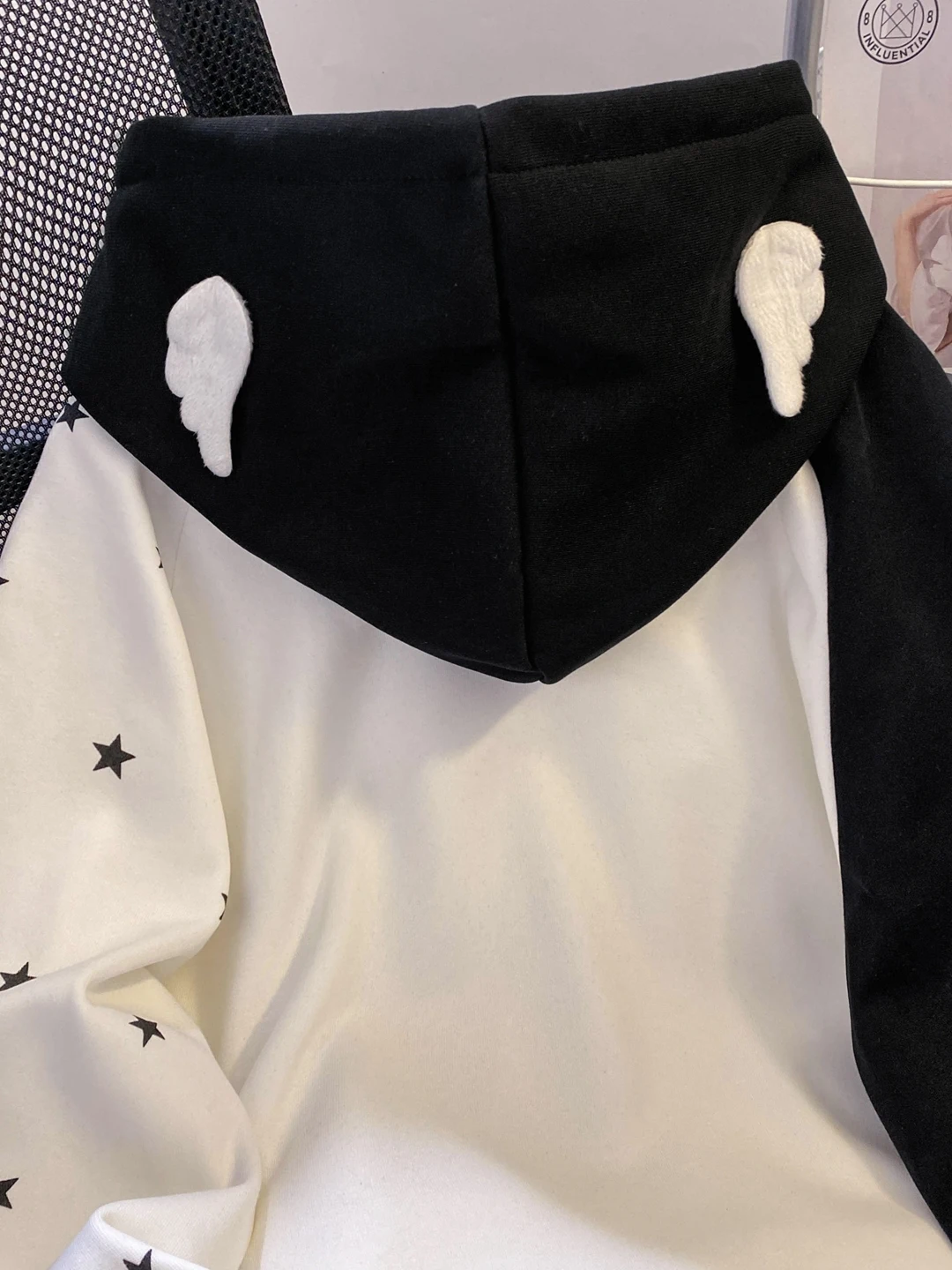 American Retro Patchwork Hooded Casual Sweatshirt with Design Sense, Fleece-Lined and Thickened Pullover for Men in Winter