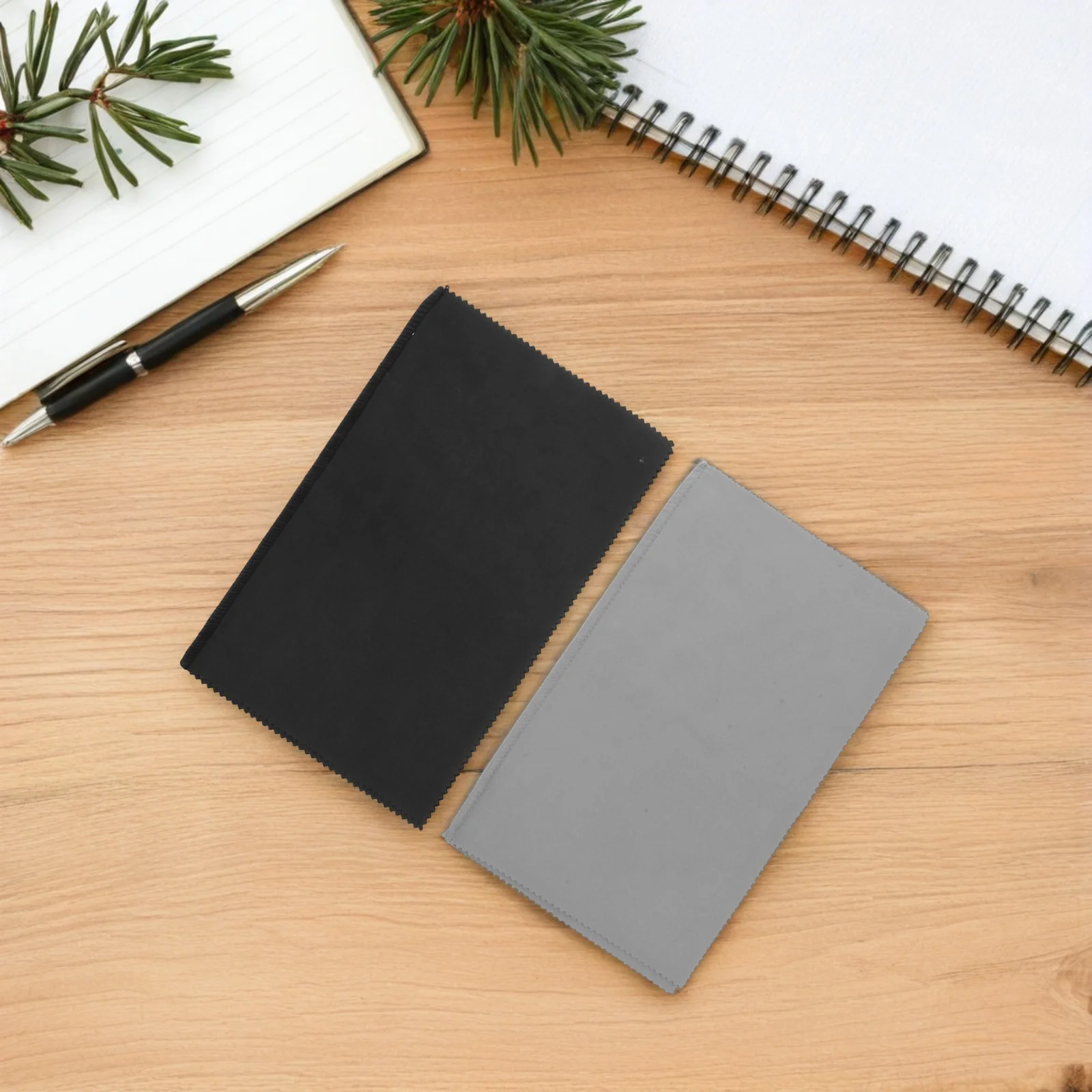 

2Pcs Jewelry Cleaning Cloth Silver Polishing Cloth Flip Layer Tarnish Remover Wipes for Gold Silver Jewelry Coins Necklaces