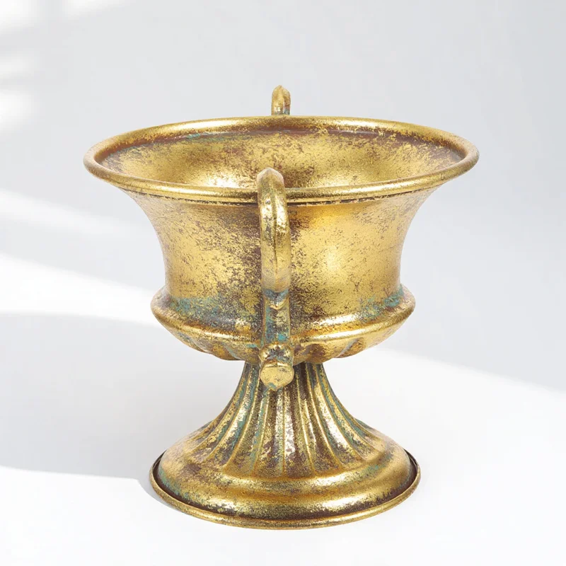 

Retro Metal Flowerpot Iron Vase Household Decorative Vintage Iron Art Planter for Home Desktop Wedding Table Centerpiece